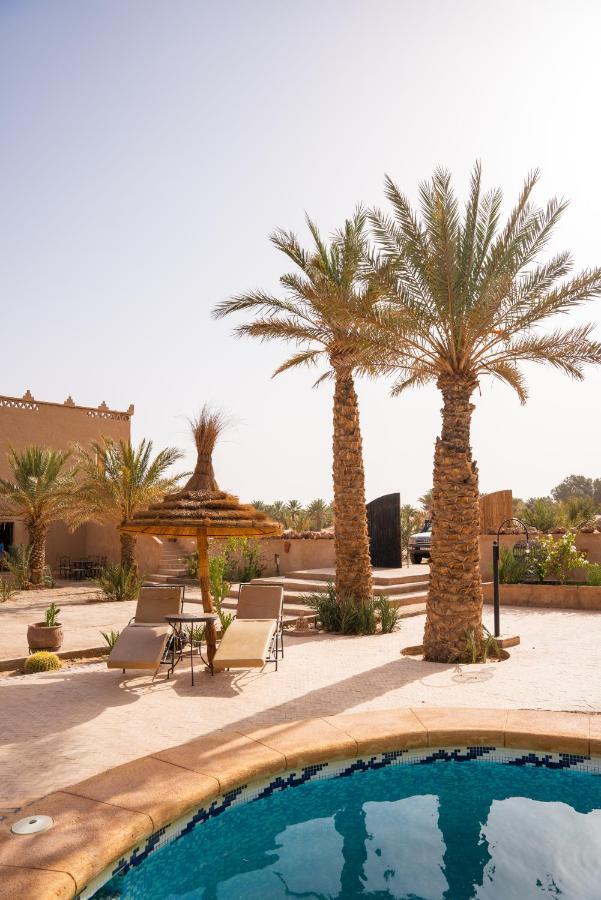 Riadsuerteloca Merzouga Hassilabied 外观 照片 The resort's main courtyard